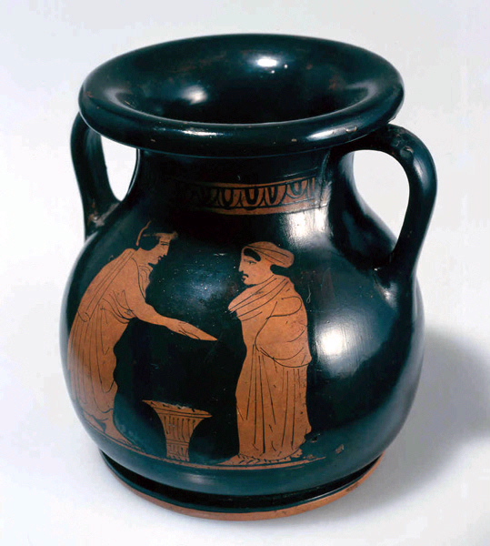 Pélikè à scène de libation ; Péliké à scène de gynécée (Titre de la notice de Catherine Lesseur, 2005-2006) ; Scène d'intérieur, femme avec le panier à laine (Titre de la notice de Catherine Lesseur, 2005-2006)