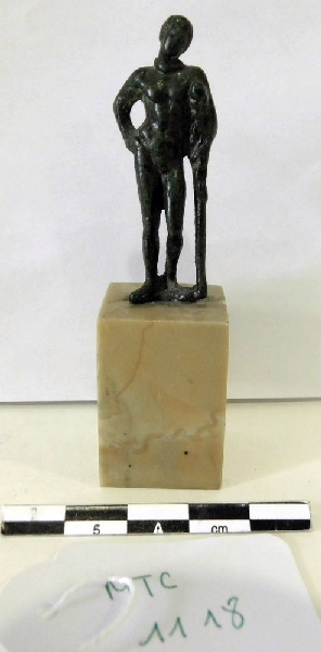 Figurine d'Hercule au repos ; Hercule jeune