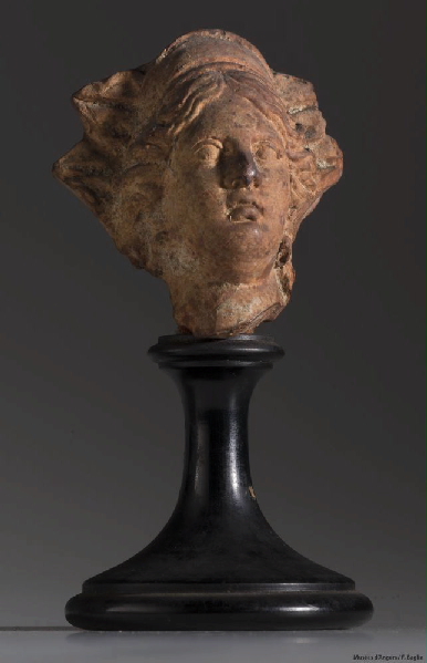 Tête d'Aphrodite-Ariane ; Tête de femme (fragment) ; Tête de Ménade