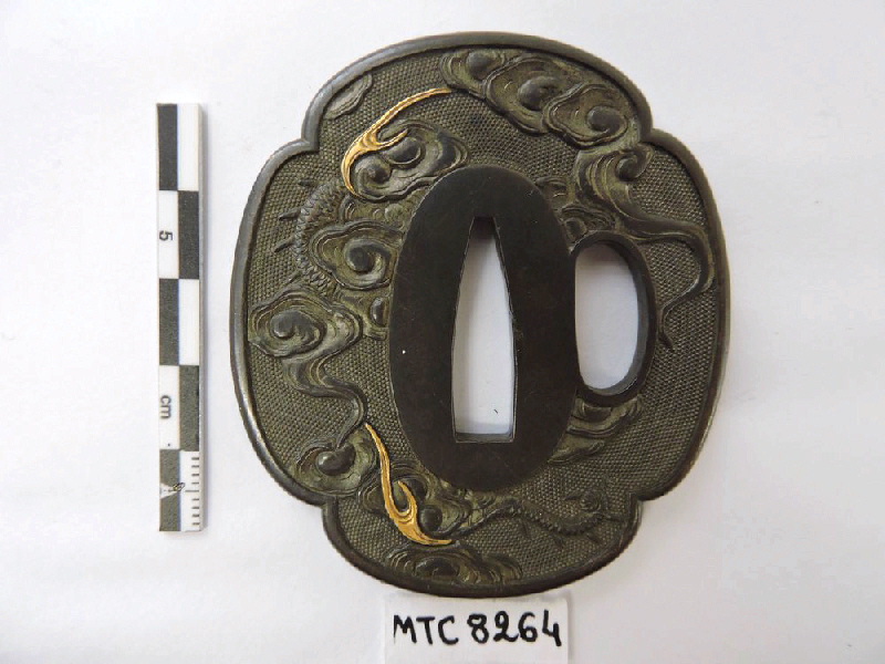 Garde de sabre décorée d'un dragon