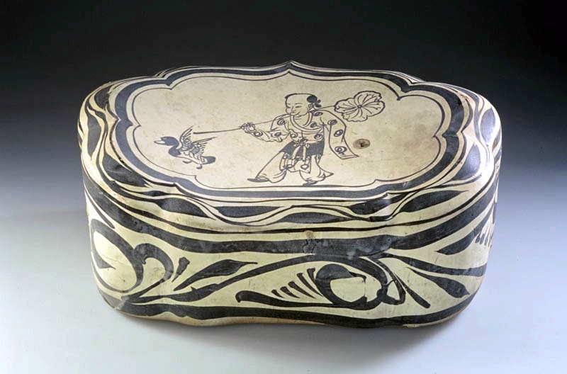 Oreiller à décor d'enfant au canard ;