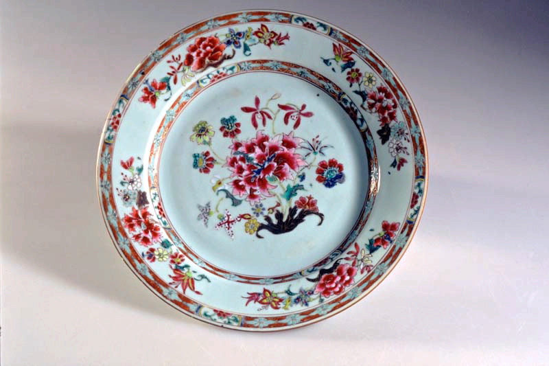 Assiette "feuilles roses"