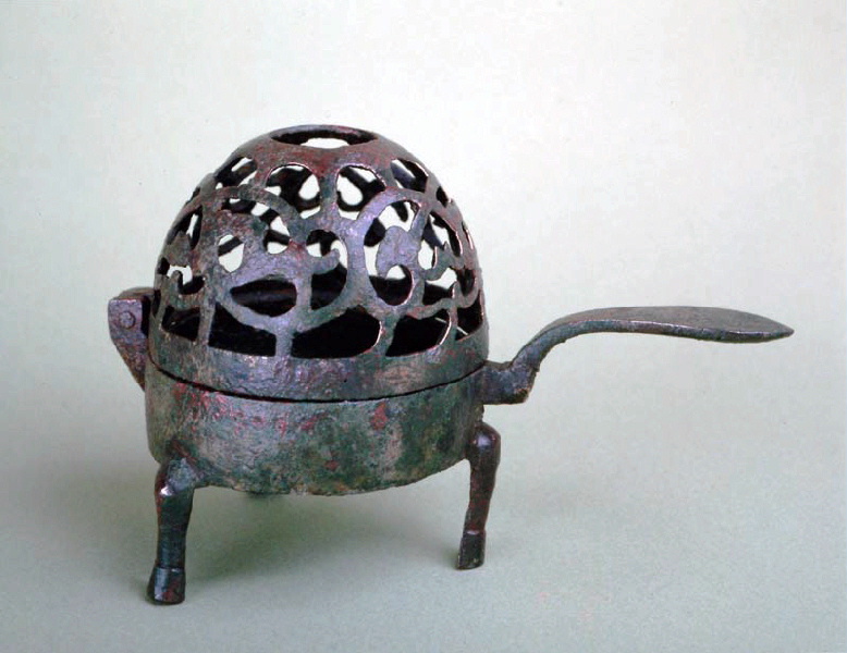 Brûle parfum à couvercle ajouré