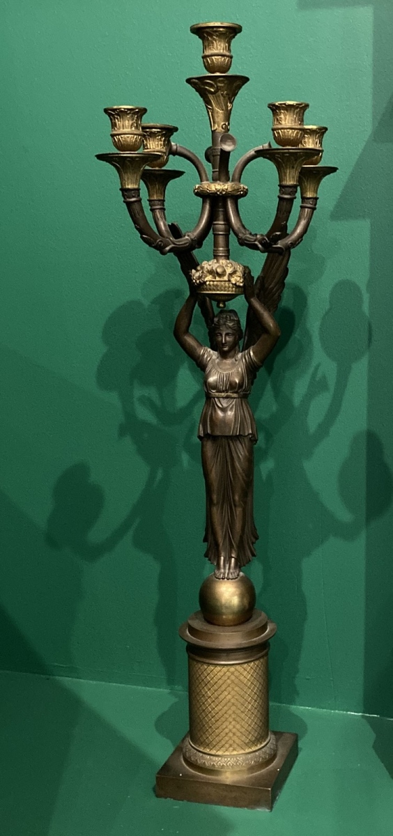 Deux chandeliers cariatides