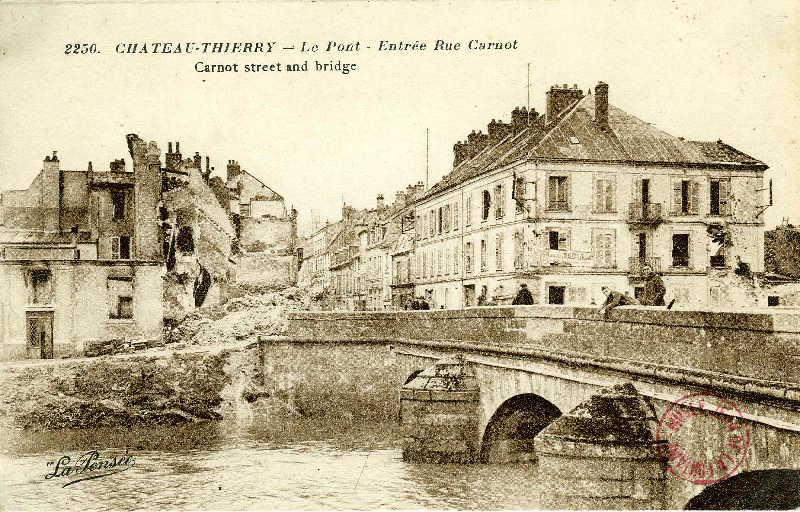 Château-Thierry - Le pont - entrée rue Carnot