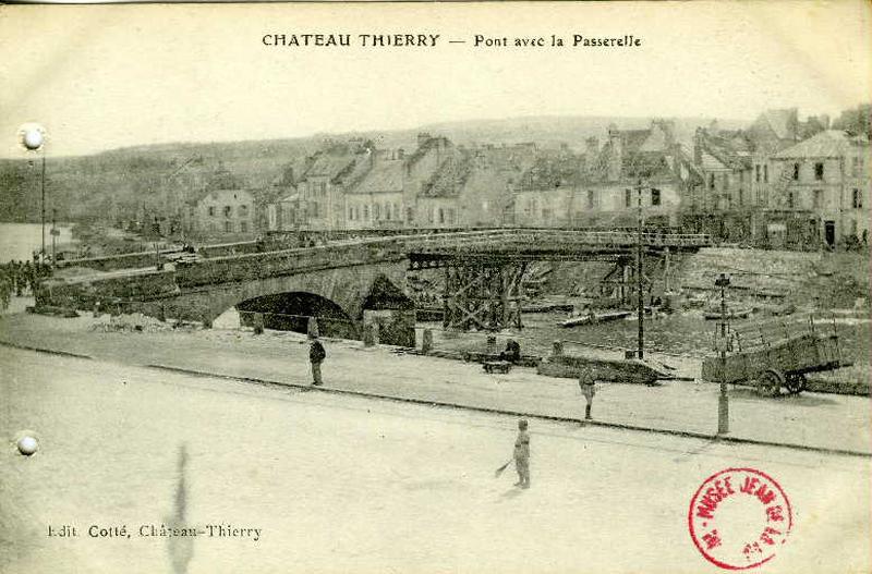 Château-Thierry - pont avec la passerelle