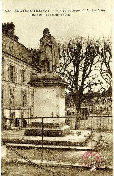 Château-Thierry - statue de Jean de La Fontaine
