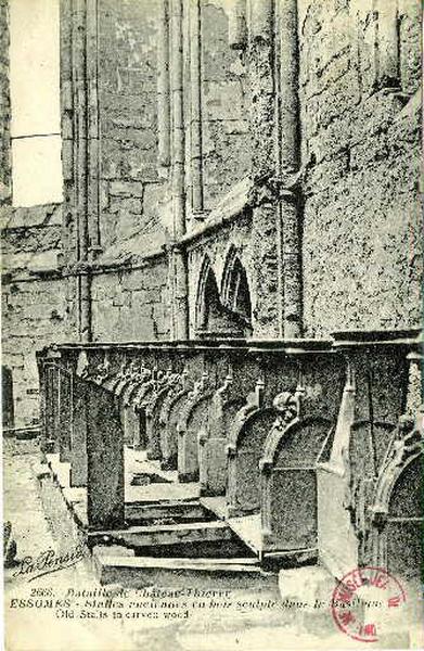 Essômes - Stalles anciennes en bois sculpté dans la Basilique
