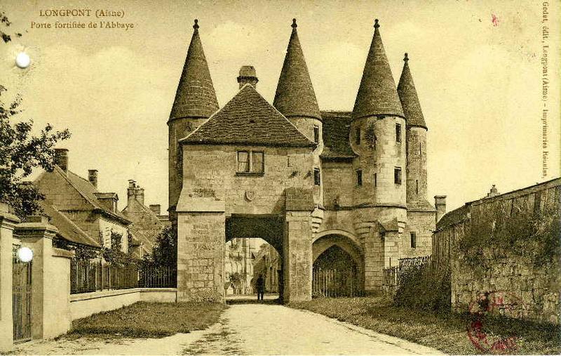 Longpont - Porte fortifiée de l'Abbaye