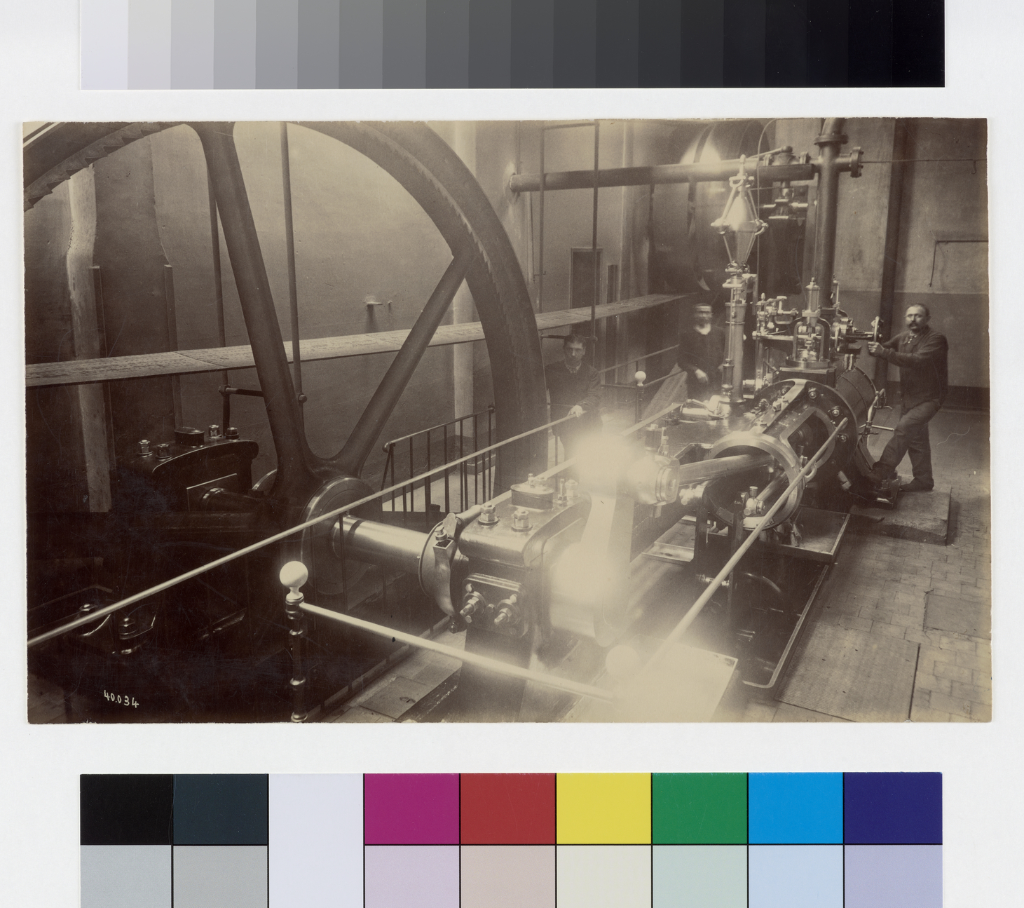 Machine des ateliers de polissage et des modèles de l'usine Godin de Guise