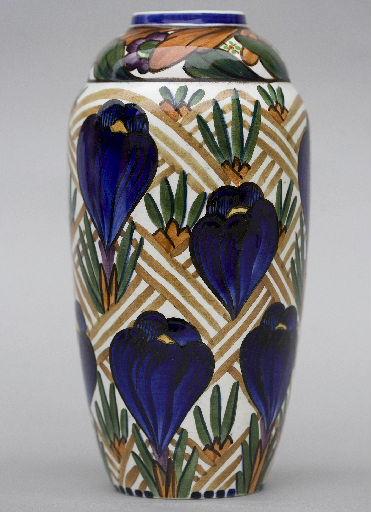 Vase aux fleurs bleues