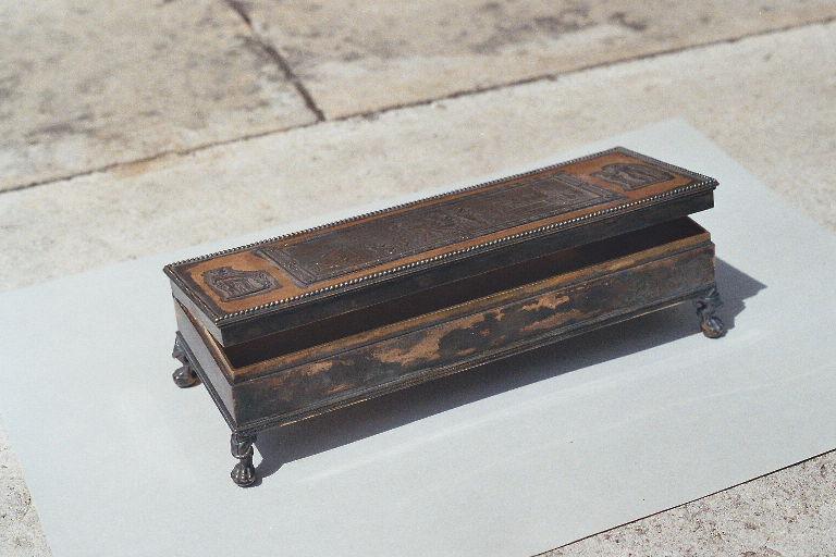 Coffret orné de bas-reliefs mythologiques