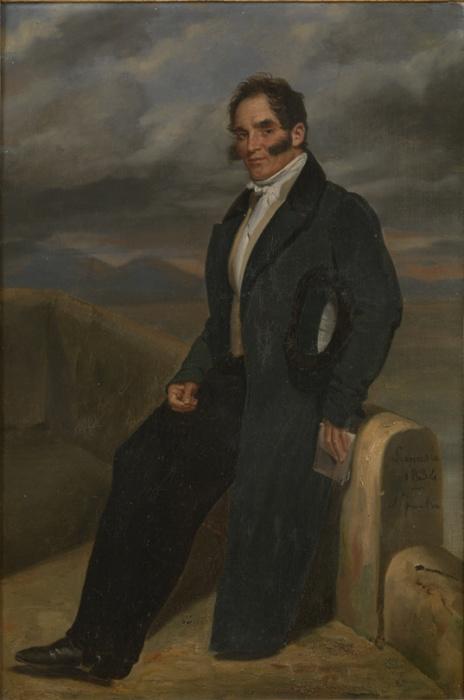 Portrait d'homme devant le parapet de pierre d'un pont