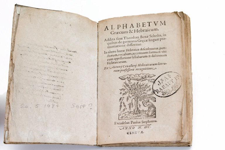 Alphabetum grecum & hebraicum ; Alphabet grec et hébreu ; Latin