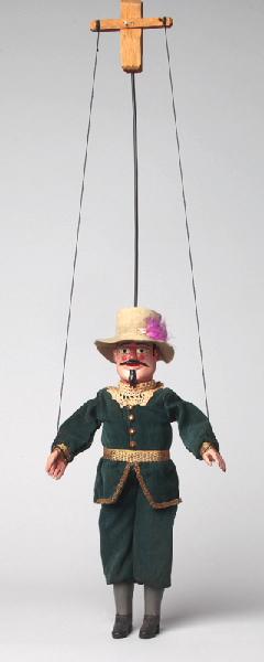 Homme à moustache et barbichette portant chapeau et col de dentelle