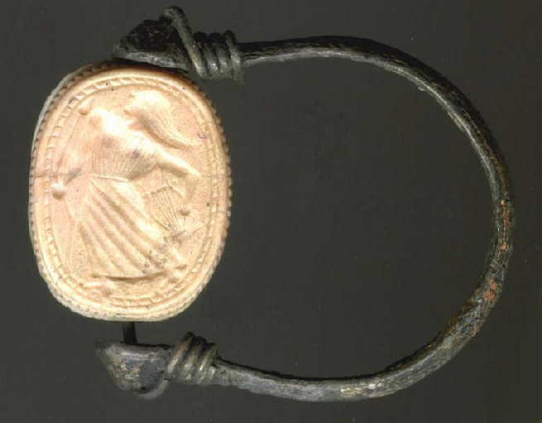 Ménade, prêtresse du culte de Bacchus, dansant