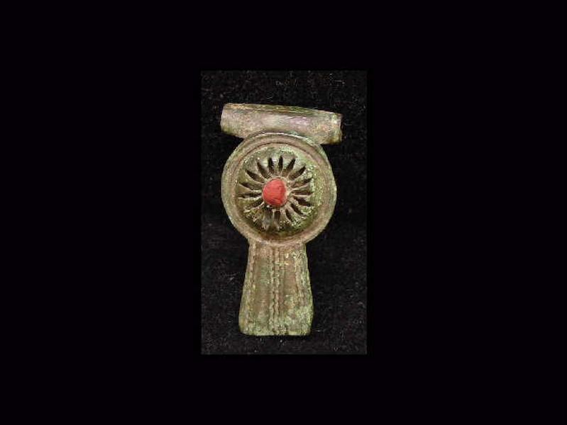 Fibule en forme de queue de paon