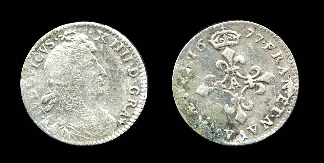 Louis XIV quadruple sol type à la croix fleurdelisée