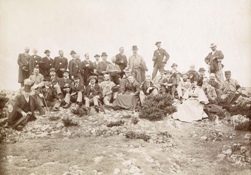 Congrès archéologique de Mâcon en 1899, excursion à la Roche de Solutré le 17 juin