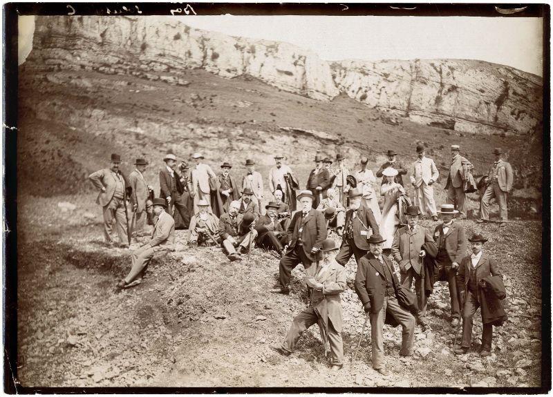 Congrès archéologique de Mâcon en 1899, excursion à la roche de Solutré le 17 juin