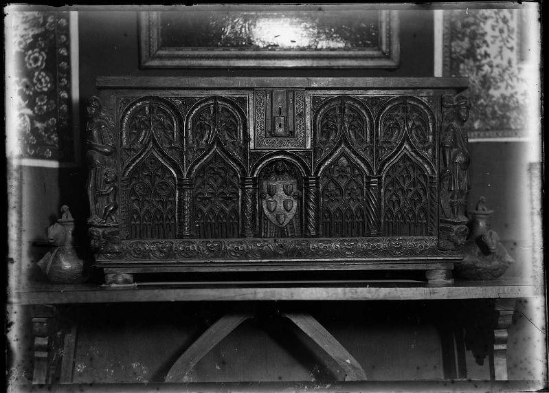 Coffre de style gothique