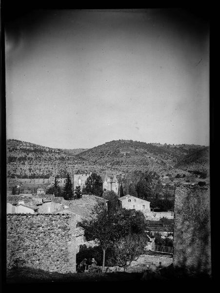 Le château d'Allemagne vu depuis le village