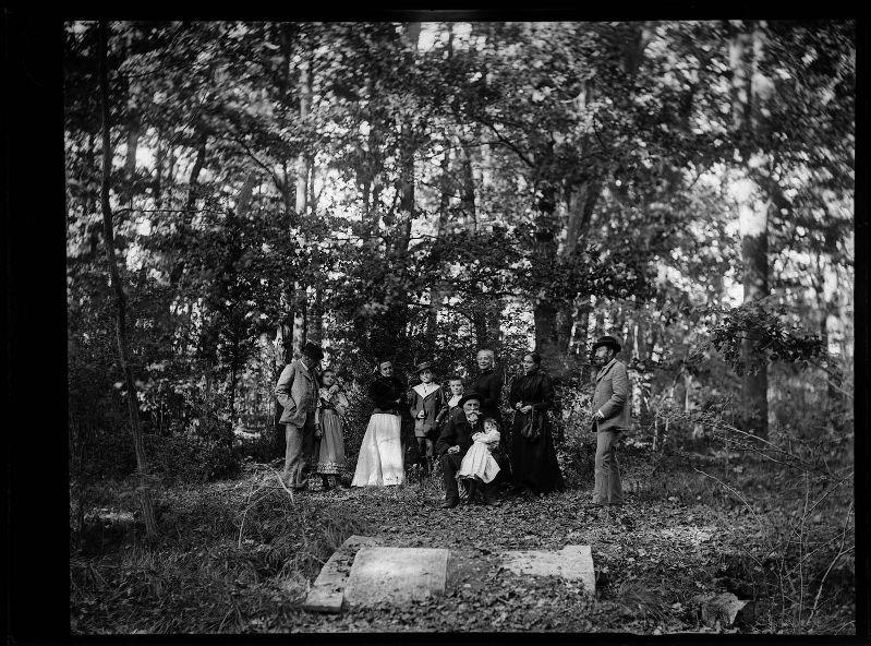 Groupe dans le parc du château du Jonquier