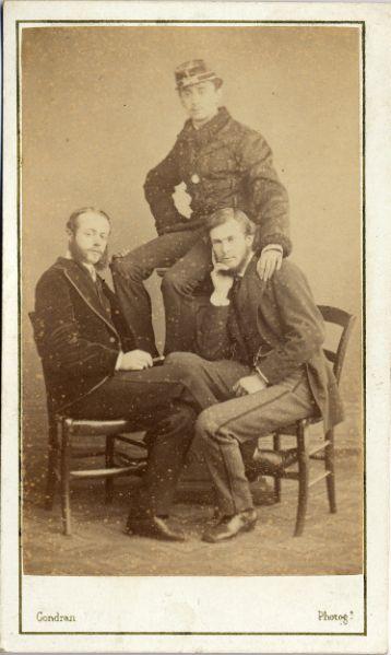 Trois hommes dont le marquis François de Ripert-Monclar