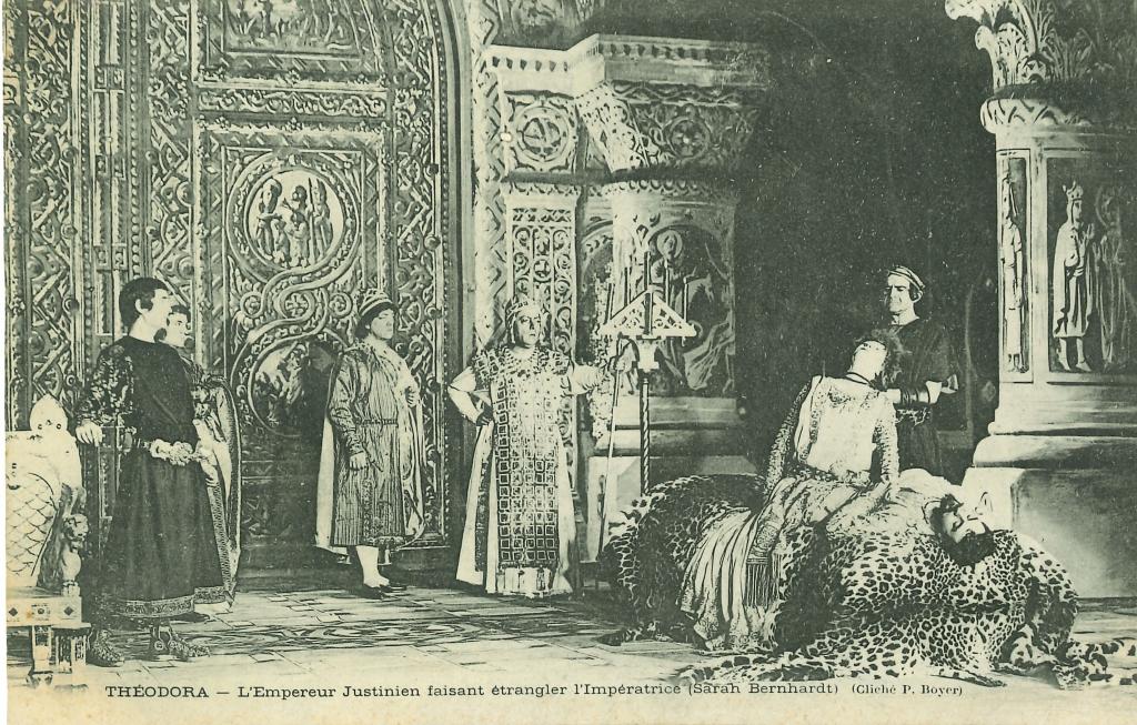 Sarah Bernhardt dans Theodora