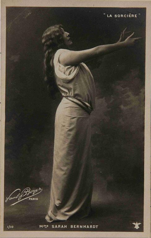Sarah Bernhardt dans La Sorcière