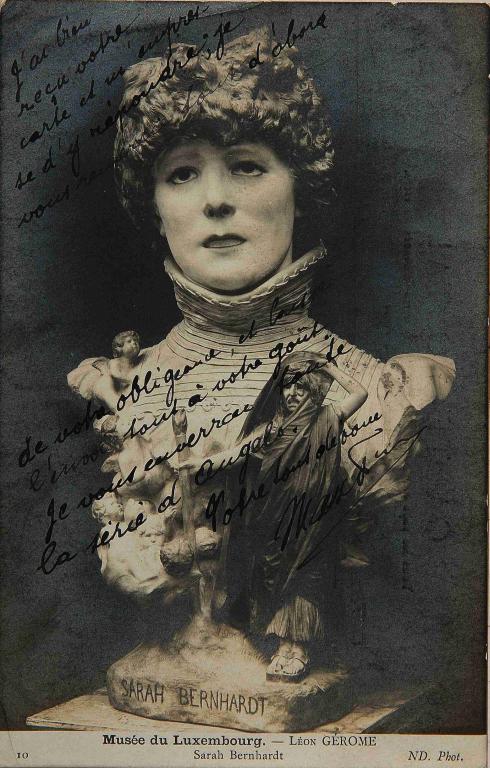 Sarah Bernhardt représentée en buste par Léon Gérome