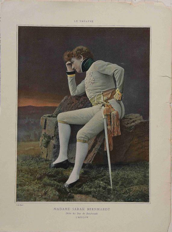 Page de la revue "Le Théâtre" SB dans le rôle du Duc de Reichstag dans l'Aiglon