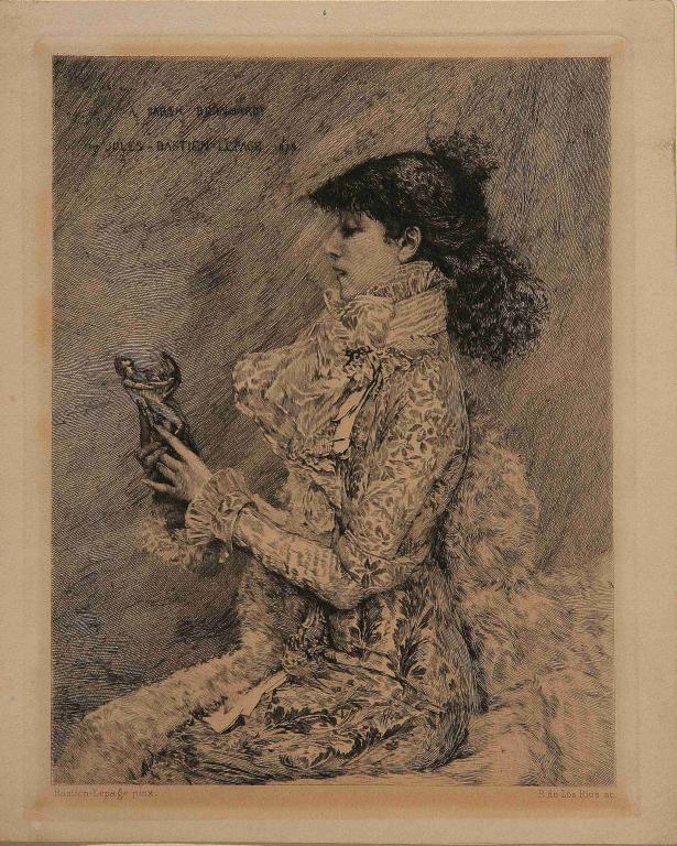 Portrait de SB de profil tenant une statuette dans ses mains
