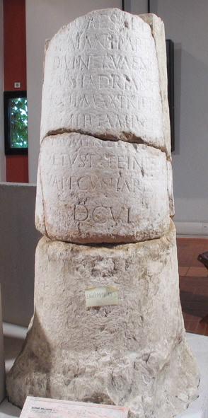 Borne milliaire d'Hadrien ; lapidaire épigraphique