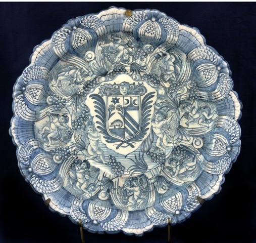 Grand plat de parade armorié