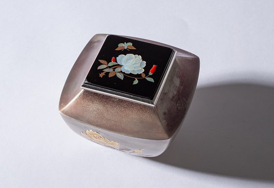 薇 (titre en kanji)#Zenmai (translittération)#Rose (traduction)