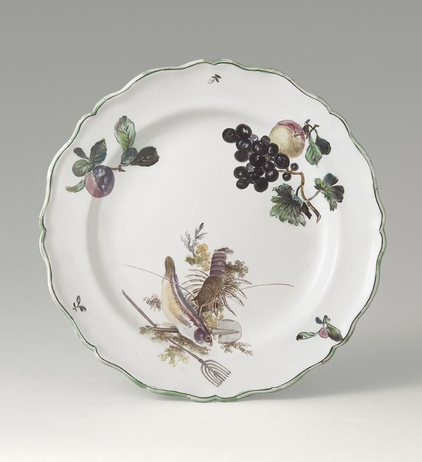 Assiette circulaire à bord lobé