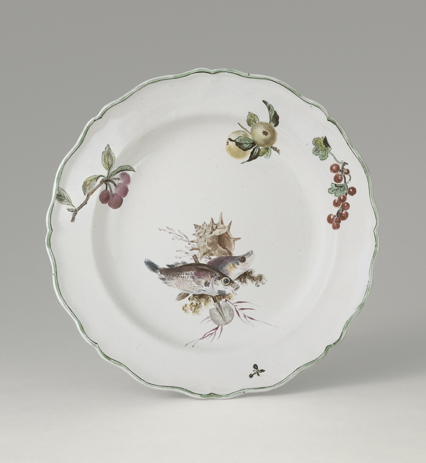 Assiette circulaire à bord lobé