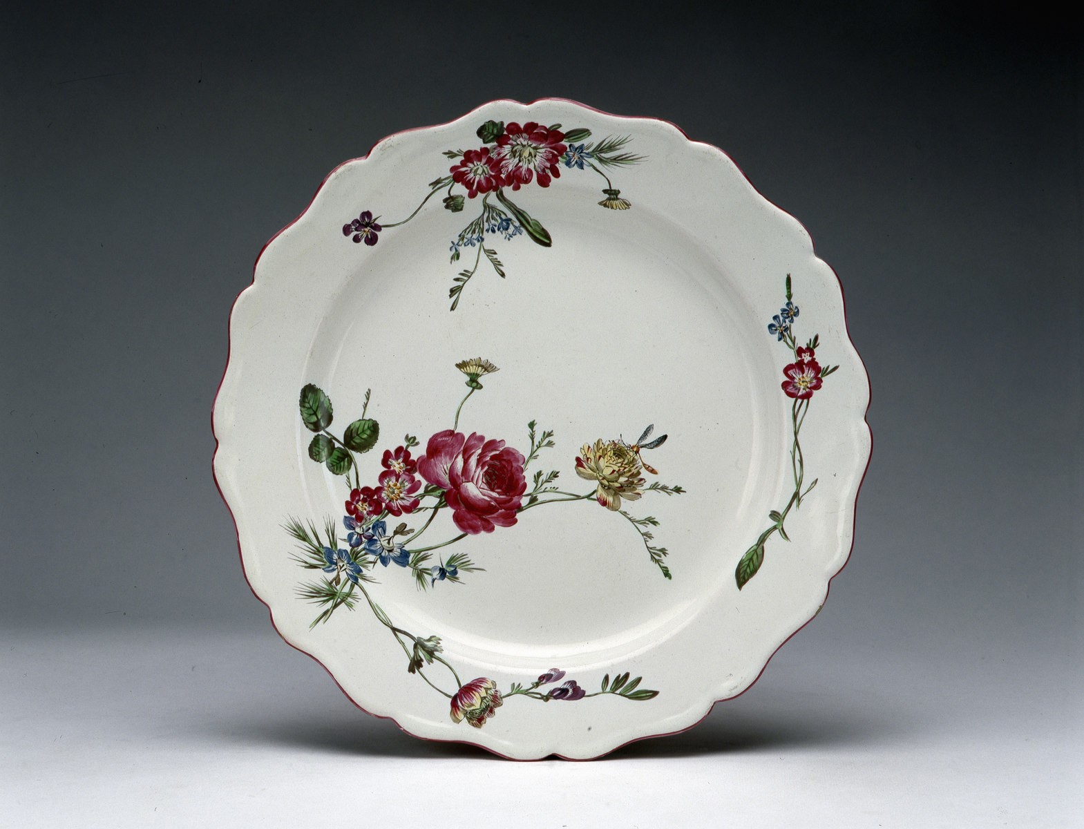 Assiette à décor floral