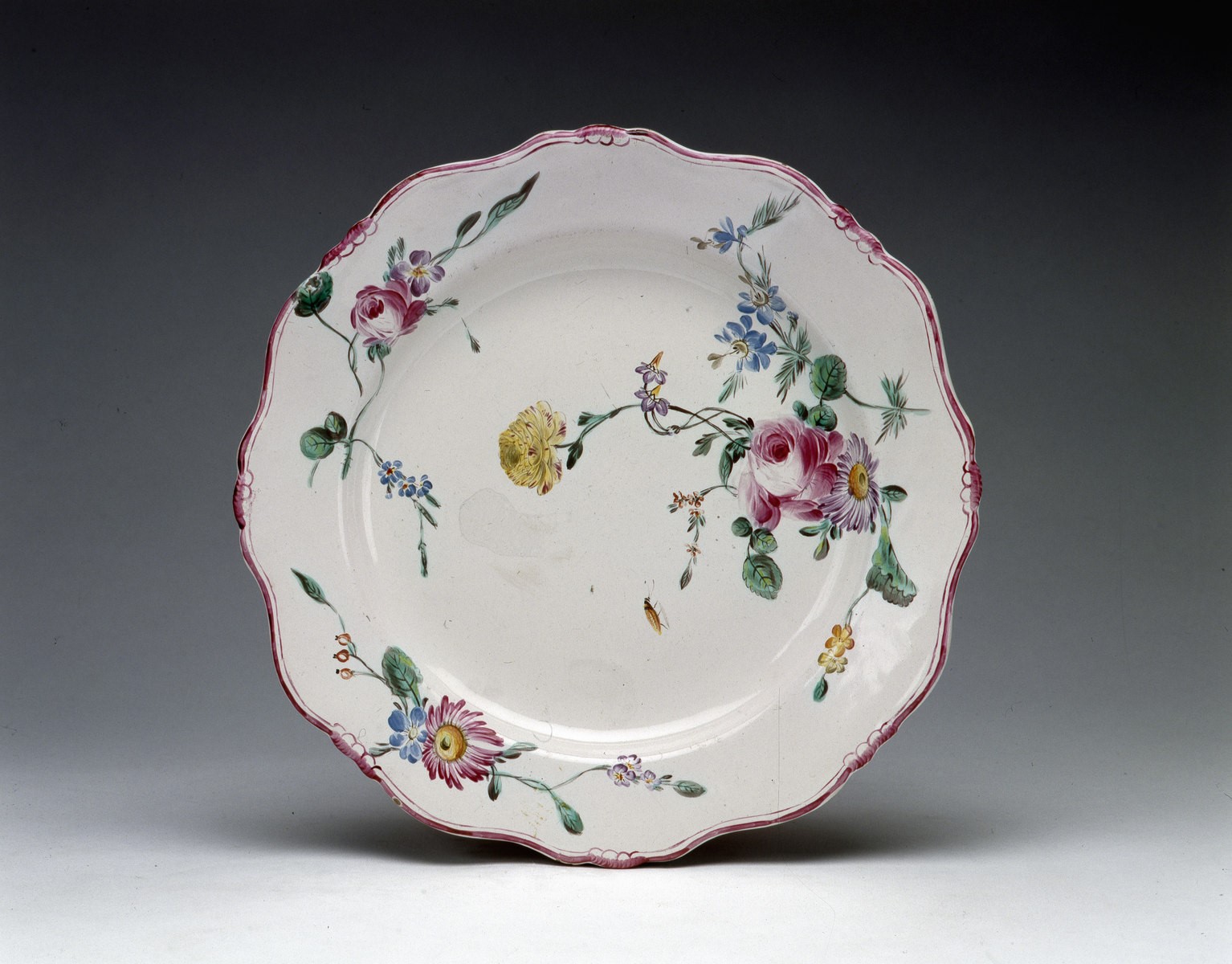 Assiette à décor floral