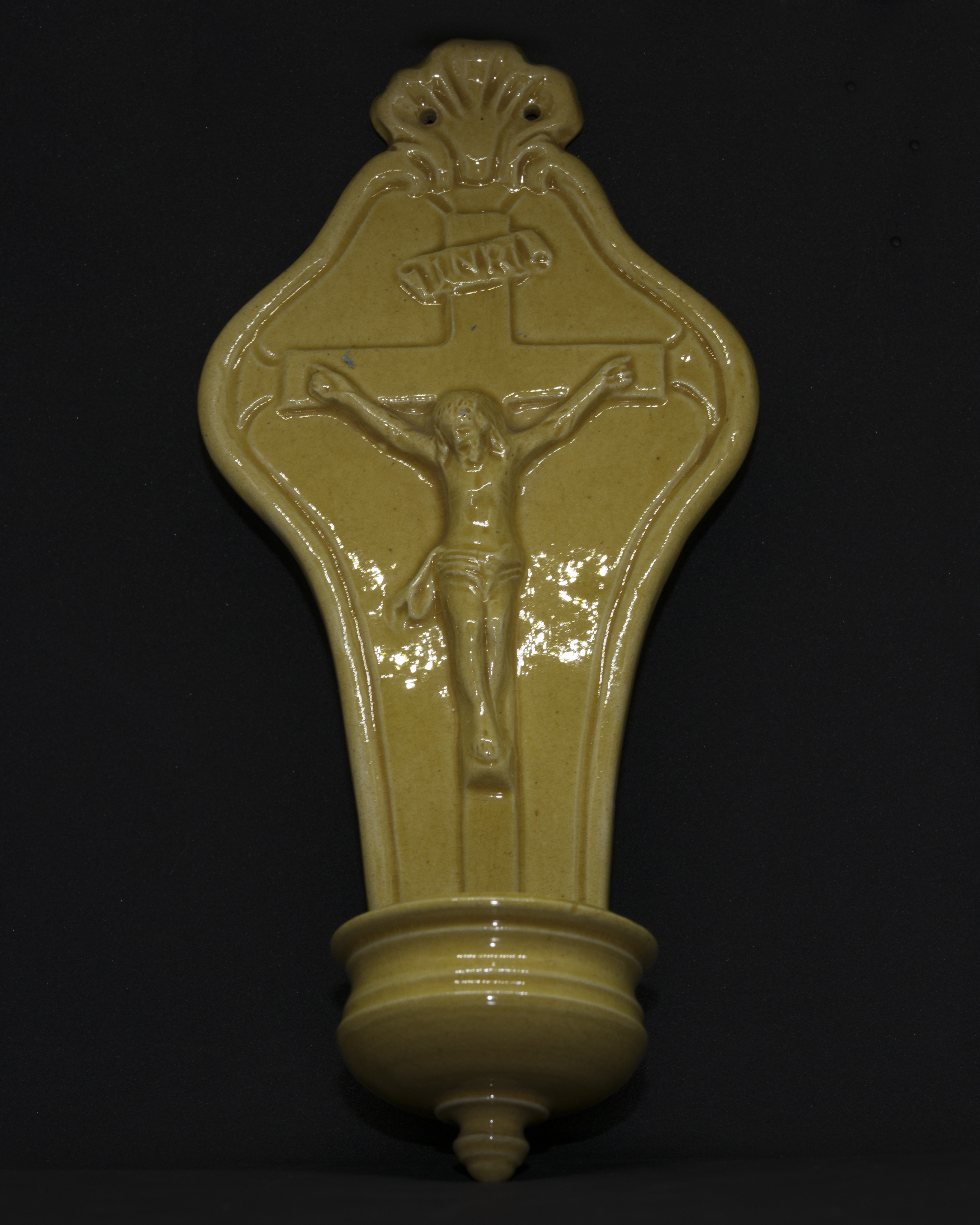 Bénitier à crucifix