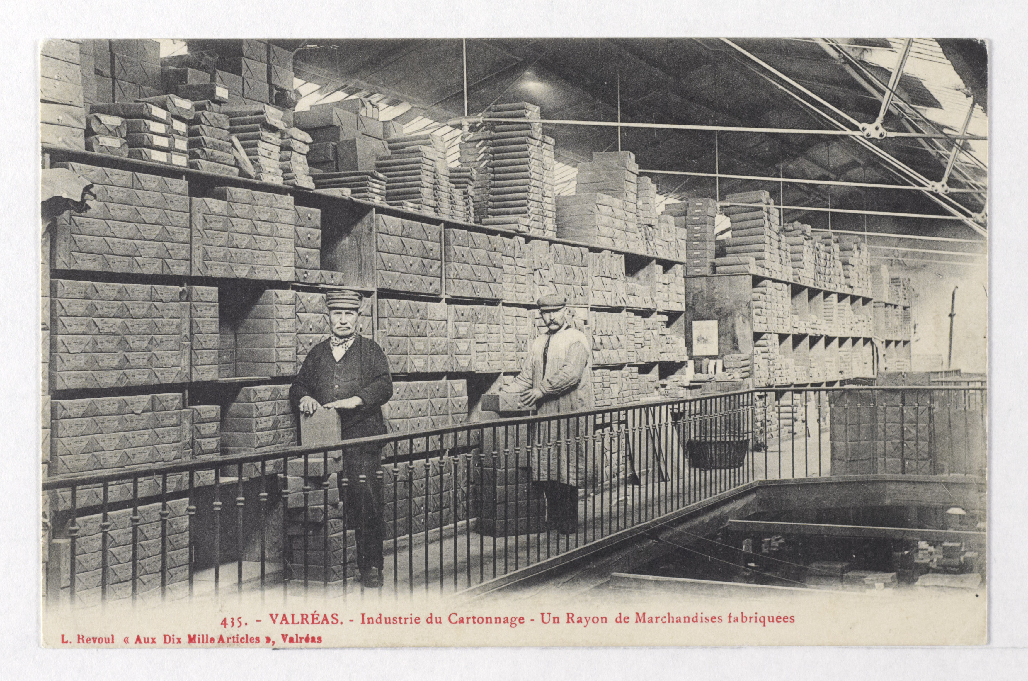 435. - Valréas.- Industrie du Cartonnage - Un rayon de marchandises fabriquées (Titre)