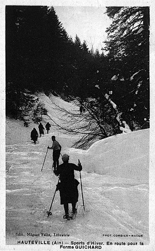 Hauteville (Ain) : Sports d'hiver. En route pour la ferme. Guichard