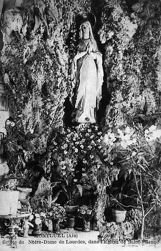 Montluel (Ain) : Grotte de Notre Dame de Lourdes, dans l'église Saint Etienne