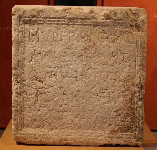 inscription à Lucius Iulius Fronto