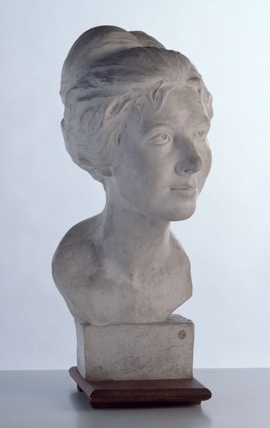 Buste de jeune fille