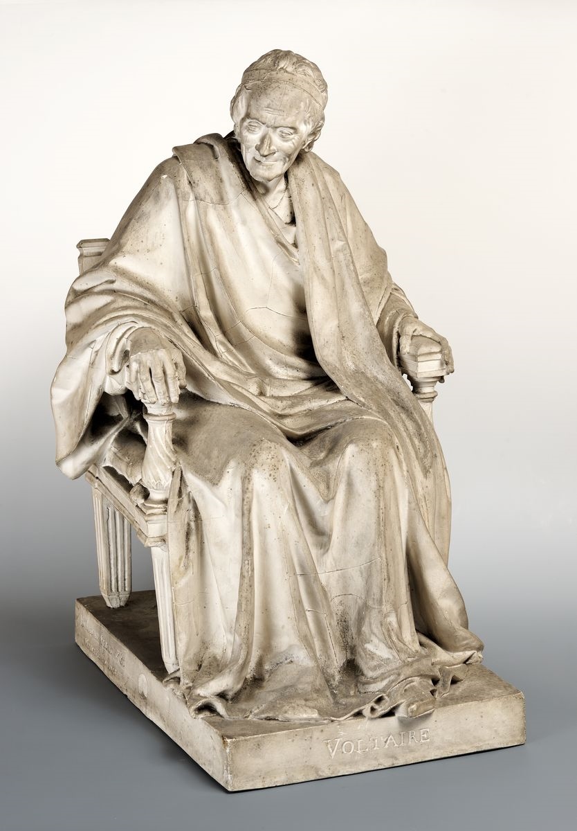 Voltaire assis