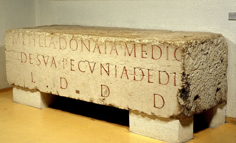 Monument offert par une femme médecin