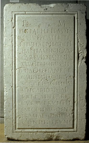 épitaphe d'une prêtresse (flaminique augustale)