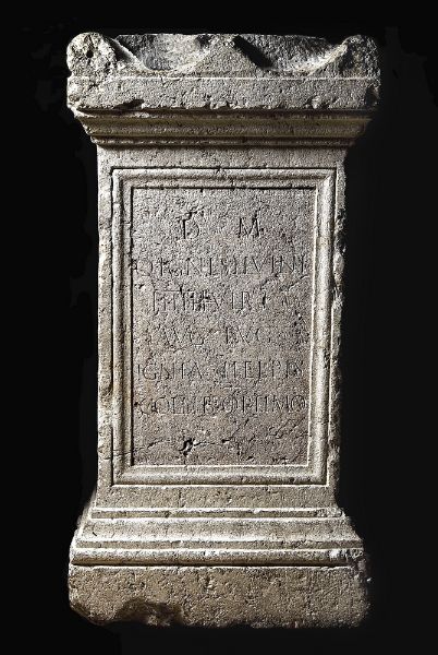 Epitaphe d'un prêtre (sevir augustal) de Lyon